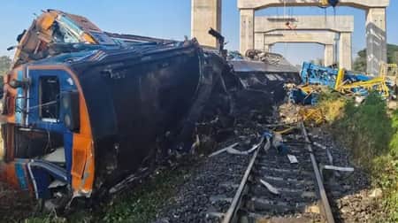 থাইল্যান্ডে চলন্ত ট্রেনের ওপর ভেঙে পড়ল ক্রেন, নিহত ২২ ট্রেন