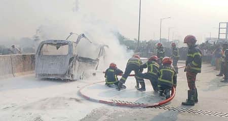 অ্যাম্বুলেন্সে আগুন