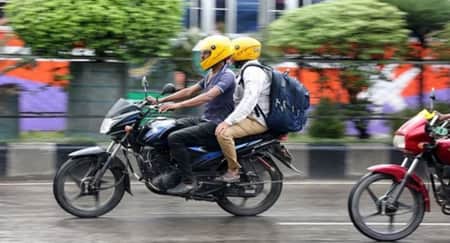 মোটরসাইকেল চলাচল