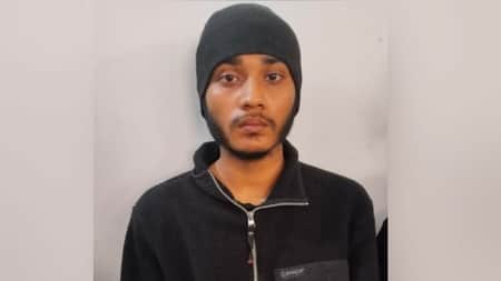 আশুলিয়ায় পুলিশ সদস্যকে কুপিয়ে জখম, হামলার ঘটনায় গ্রেপ্তার ১ আশুলিয়া