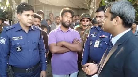 টাকা ছিনিয়ে নেওয়ার অভিযোগ বিএনপির বিরুদ্ধে