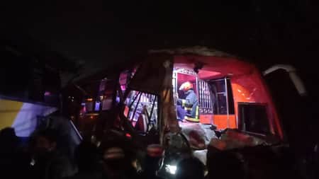 বাসের মুখোমুখি সংঘর্ষ