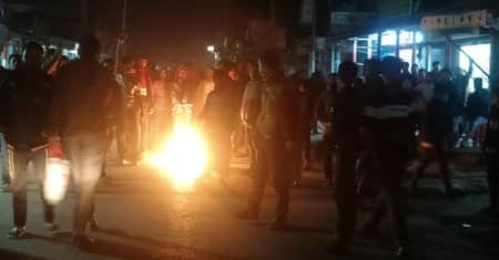 বিক্ষোভ ও সড়ক অবরোধ