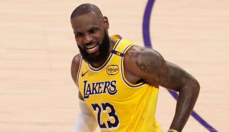 LeBron James Expected To Remain With Lakers Through Season LeBron James