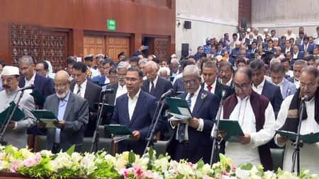 শপথ নিলেন বিএনপির নবনির্বাচিত এমপিরা নবনির্বাচিত এমপিরা