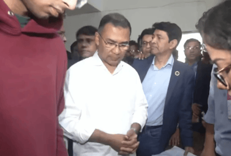 গুলশান মডেল স্কুলে ভোট দিলেন তারেক রহমান