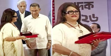 ববিতার হাতে একুশে পদক