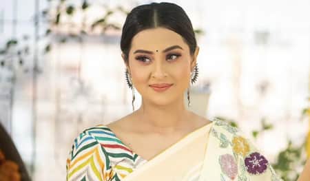 ‘আমি বিবাহিত ডিভোর্সড নই’, অন্তঃসত্ত্বা হওয়ার গুঞ্জনে বুবলী bubly