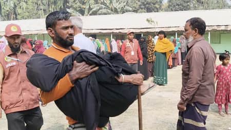 নব্বই বছরের বৃদ্ধা