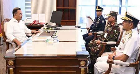তিন বাহিনী