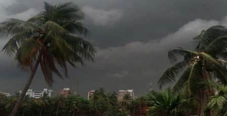 দেশের সাত অঞ্চলে ঝোড়ো হাওয়া ও বজ্রবৃষ্টির সতর্কতা বজ্রবৃষ্টি