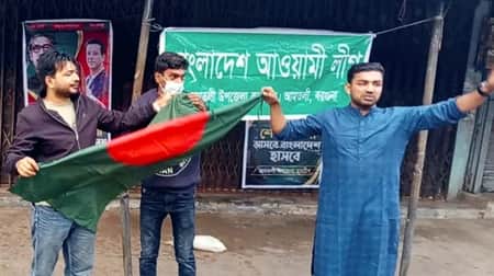 বরগুনার আমতলীতে আওয়ামী লীগ কার্যালয়ে ব্যানার-পতাকা উত্তোলন পতাকা উত্তোলন