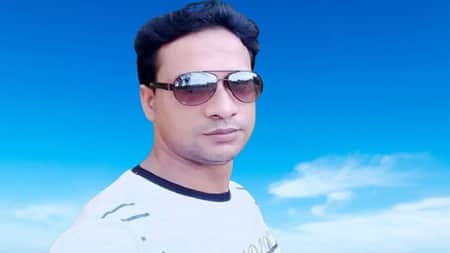 ফ্যামিলি কার্ডের নামে গৃহিণীর চেকবই চুরির অভিযোগ স্বেচ্ছাসেবক দলনেতার বিরুদ্ধে Card