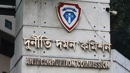 পদত্যাগ করলেন দুদক চেয়ারম্যান ও কমিশনাররা দুদক চেয়ারম্যান