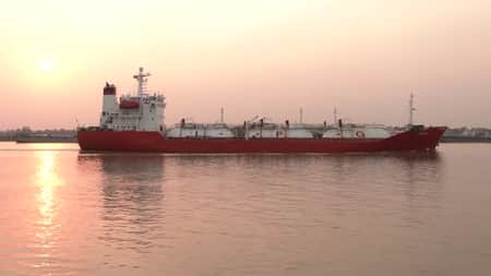 এলপি গ্যাস আমদানি