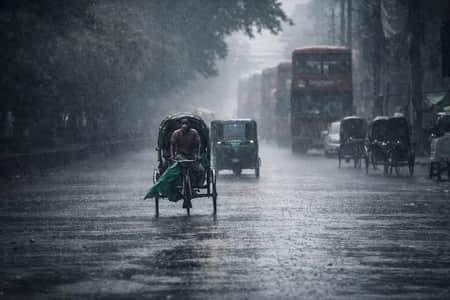 ধেয়ে আসছে শক্তিশালী বৃষ্টি