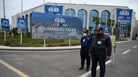 ইসলামাবাদে এসে পৌঁছেছে