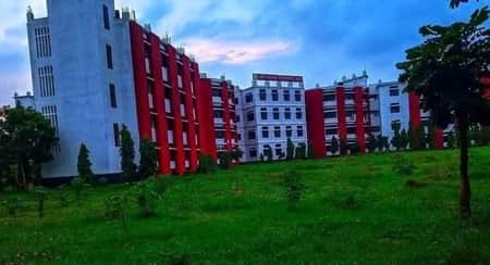 বেরোবিতে জালানি সাশ্রয়ে সন্ধ্যার পর বইমেলা বন্ধ থাকলেও দিনদুপুরে জ্বলছে বাতি বেরোবি