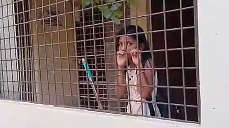 স্কুল ছুটির পর বাথরুমে আটকে পড়া শিশুকে দেড় ঘণ্টা পর উদ্ধার স্কুল ছুটি