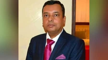 আন্তর্জাতিকবিষয়ক সম্পাদক আটক