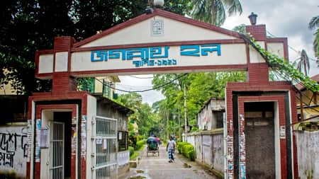 ঢাবিতে প্রতিবন্ধী শিক্ষার্থীকে মারধর