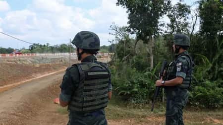 ১০ জনকে আটক