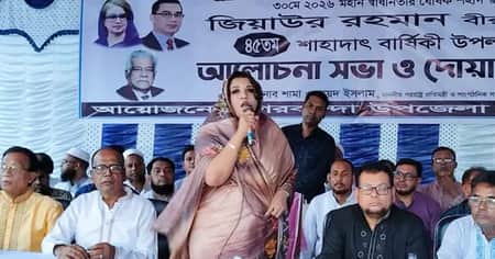 ফণা তোলার চেষ্টা
