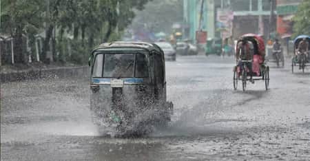বজ্রসহ বৃষ্টি ও ভারী বর্ষণ