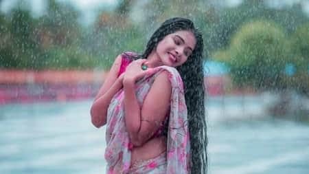 বৃষ্টিতে ভেজা শরীর