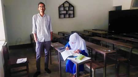 এক এসএসসি পরীক্ষার্থীর পাহারায় ৮ কর্মকর্তা এসএসসি পরীক্ষার্থী