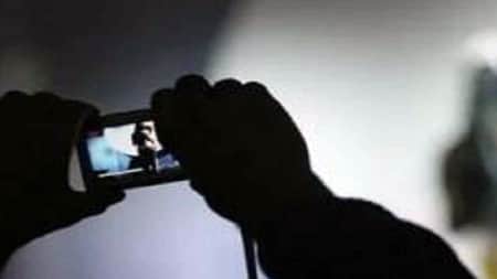 গোপনে ছাত্রী