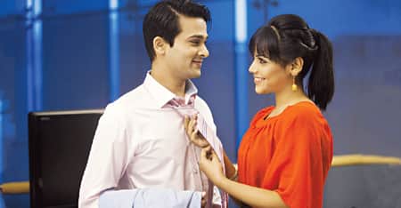 অফিসের সহকর্মীর সঙ্গে প্রেম করে বিয়ে করেন ৪৩ শতাংশ কর্মী সহকর্মীর সঙ্গে প্রেম