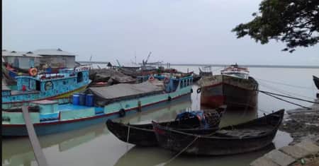 দেশের অভ্যন্তরীণ নদীবন্দরে বিশেষ পূর্বাভাস জারি অভ্যন্তরীণ নদীবন্দর