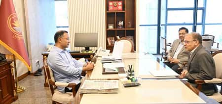 প্রধানমন্ত্রীর সঙ্গে টিআইবির নির্বাহী পরিচালকের সাক্ষাৎ টিআইবি