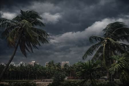 দুপুরের মধ্যে ৫ জেলায় ঝড়ের সতর্কবার্তা আবহাওয়া