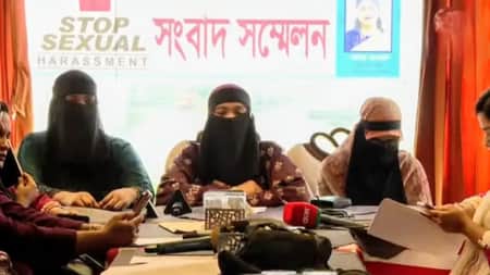 পদ দেওয়ার আশ্বাসে মদের বারে ডেকে যৌন হয়রানির অভিযোগ এনসিপি নেতাদের বিরুদ্ধে হয়রানি