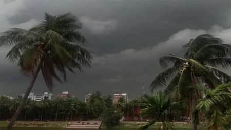 রাতের মধ্যে যেসব জেলায় ৬০ কিমি বেগে ঝড়ের শঙ্কা ৬০ কিমি বেগে ঝড়ের শঙ্কা