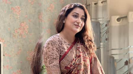 অভিনেত্রী দীপা খন্দকার
