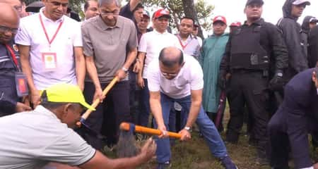 বাবার স্মৃতিবিজড়িত ‘পাতলী খাল’ পুনঃখনন করলেন প্রধানমন্ত্রী প্রধানমন্ত্রী পাতলী খাল