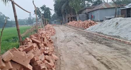 প্রধানমন্ত্রীর সফর শেষে তুলে নেওয়া হলো সেই সড়কের ইট বগুড়া