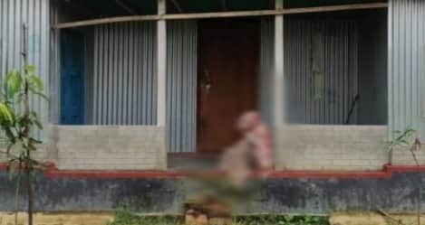 বিষের বোতল হাতে নিয়ে স্বামীর বাড়িতে স্ত্রীর অনশন