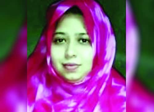 স্বামীকে রেখে প্রবাসী প্রেমিকের কথায় ঘর ছাড়লেন তামান্না