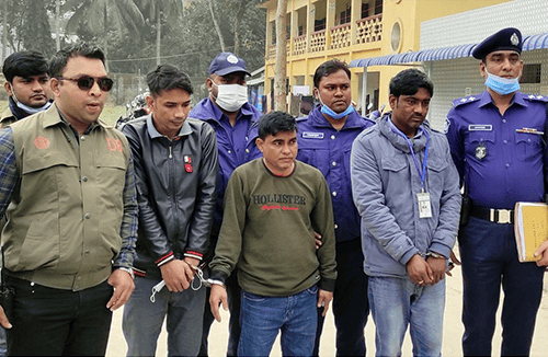 কম টাকায় প্রাইভেটকারে তুলে ছিনতাই!