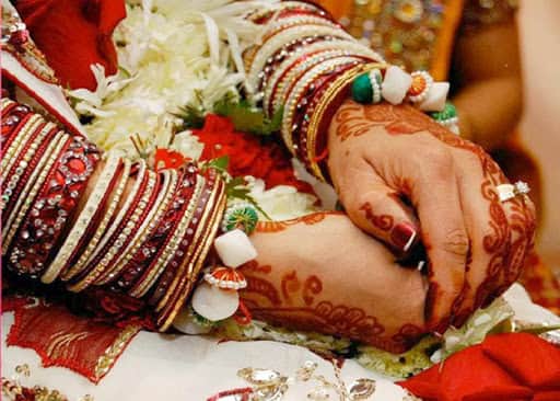 বরের অপেক্ষা করতে করতে অজ্ঞান নববধূ