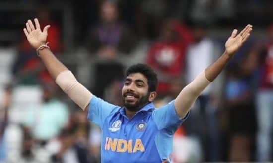 মা’কে খুশি করতে মেঝে পরিষ্কার করলেন বুমরাহ (ভিডিওসহ)