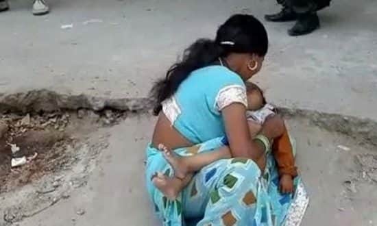 লকডাউনে পাওয়া গেলো না অ্যাম্বুলেন্স, পথেই শিশুর মৃত্যু