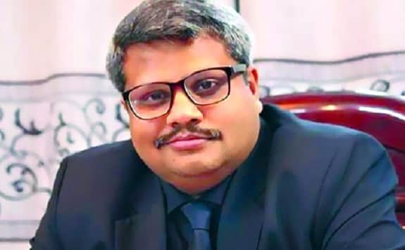 আমার হাত মন্ত্রী, সচিব ও বাহিনীর ঊর্ধ্বতন অফিসার পর্যন্ত!