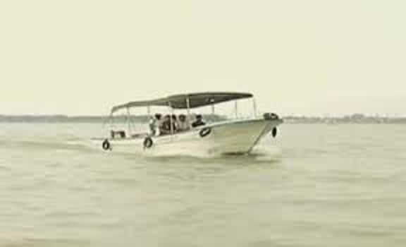 মেঘনায় নৌ পুলিশের ওপর জেলেদের হামলা