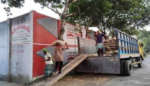 রাইস মিলে পাওয়া গেল সরকারি ৫৫৫ বস্তা চাল