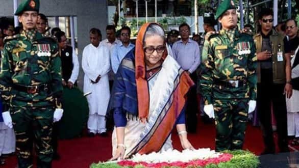 মুজিববর্ষের শুরুতে বঙ্গবন্ধুর প্রতিকৃতিতে শ্রদ্ধা জানালেন প্রধানমন্ত্রী